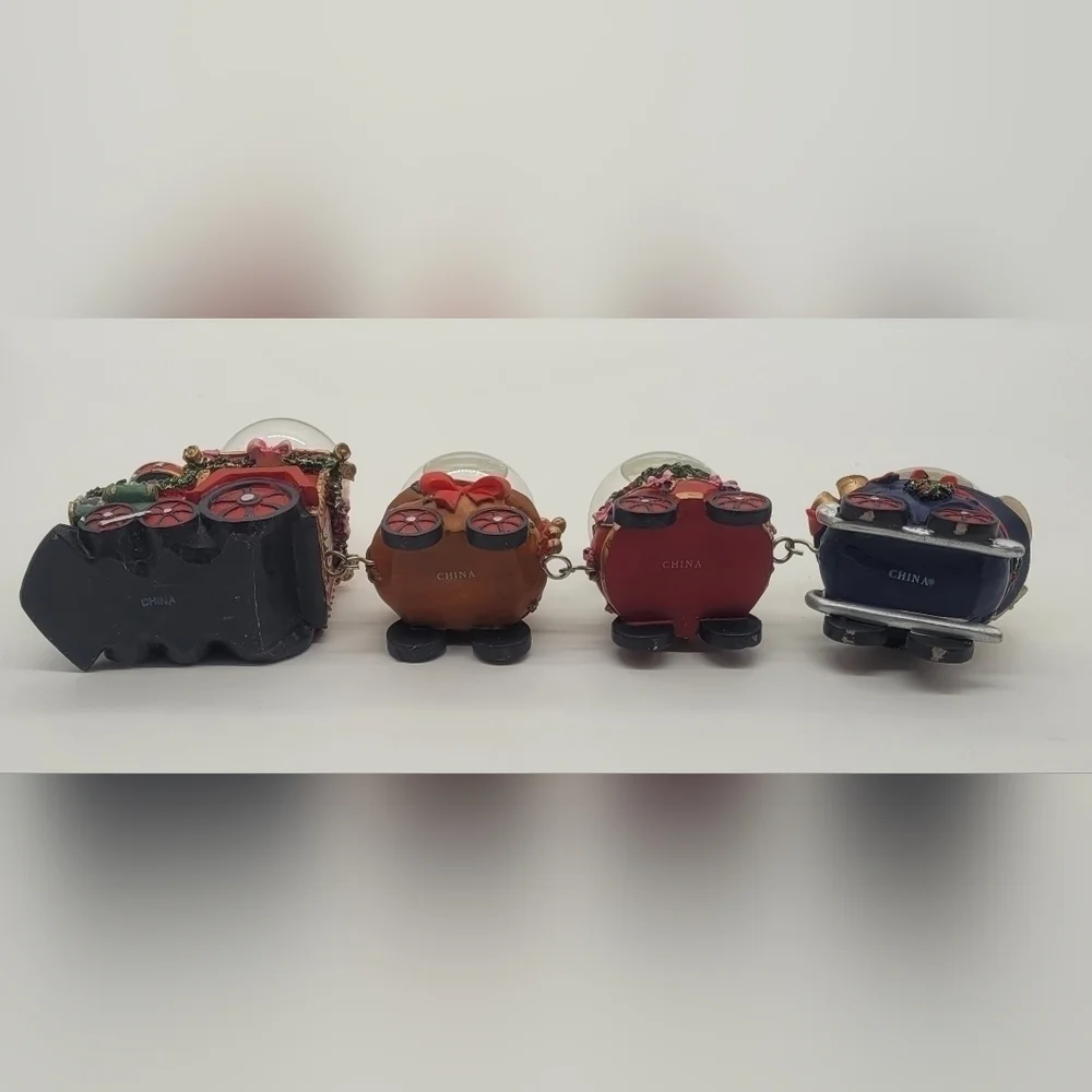 Vintage Santa & Friends Snow Globe Train Christmas Holiday Classics Collection‌